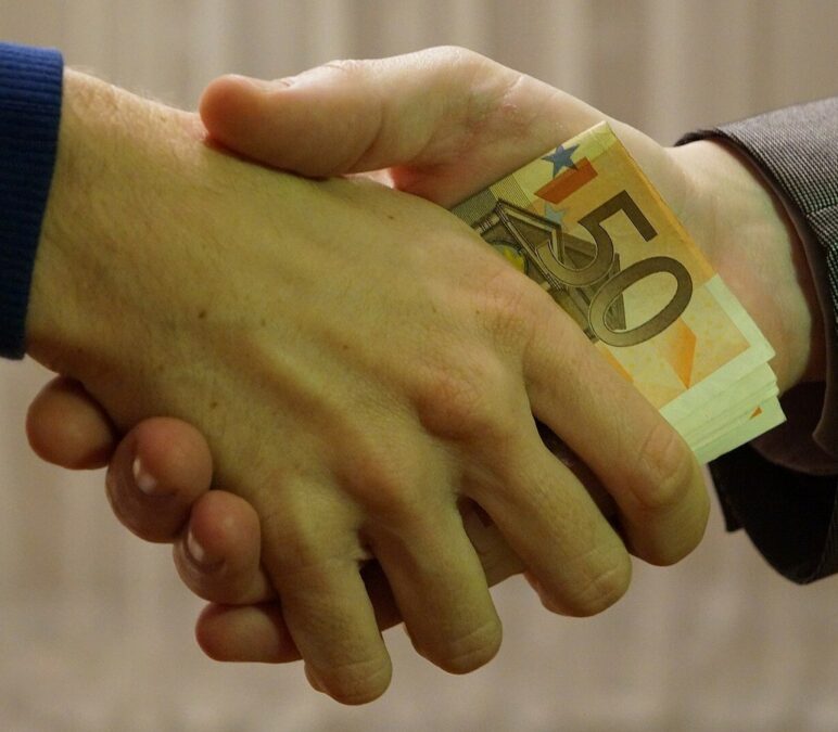 Sous-louer plus cher que son loyer : possible ou interdit ?