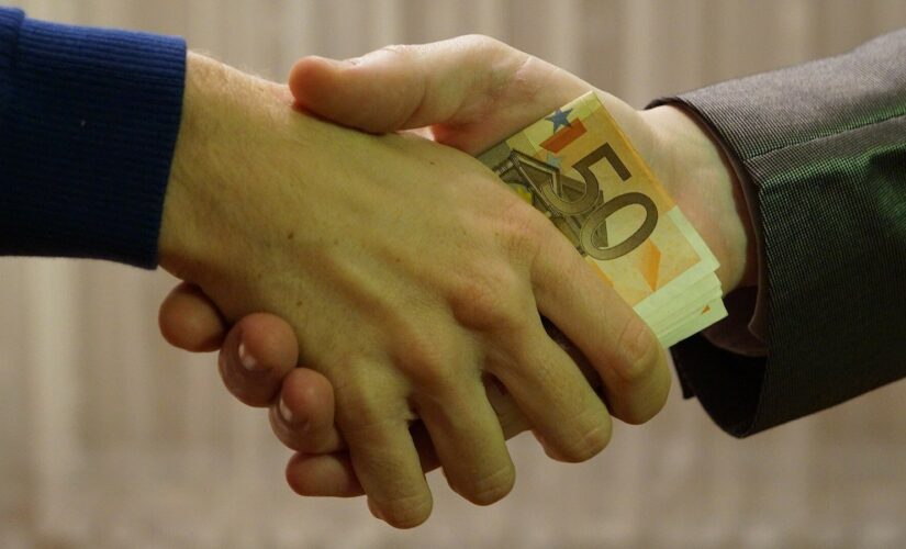 Sous-louer plus cher que son loyer : possible ou interdit ?