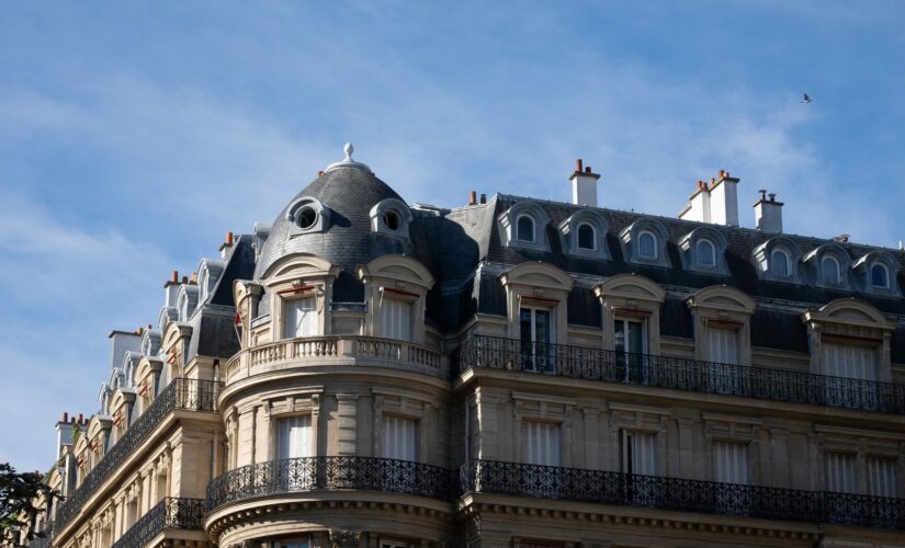 Boite a cles airbnb en copropriete : la loi 2026